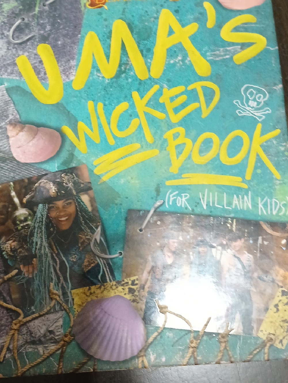 Uma's Wicked Book From DISNEY DESCENDANTS 2 Movie.